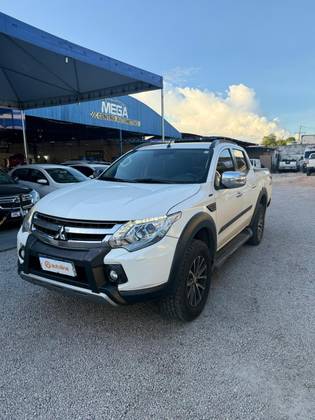 MITSUBISHI L200 TRITON 2.4 16V TURBO DIESEL SPORT HPE-S CD 4P 4X4 AUTOMÁTICO